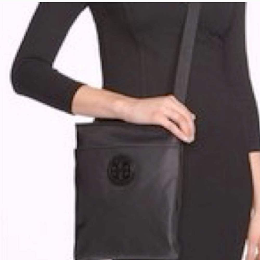 Tory Burch Black Nylon Messenger Bag w/Gold Zipper Detail • Clean In & Out